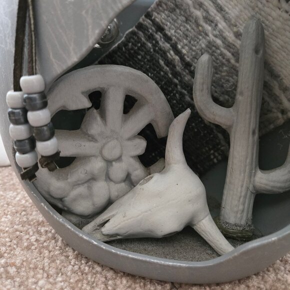 Vintage light up Western Decor - Picture 3 of 10